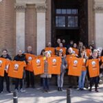 Diversos membres de la coordinadora mostren samaretes de premsa en Lluita foto: Premsa en Lluita