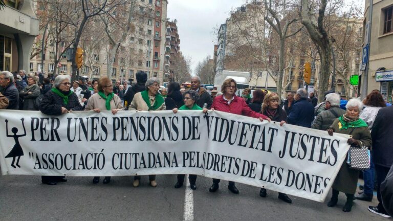 Manifestacion de vídues en favor de les seves pensions foto Tomeu Ferrer