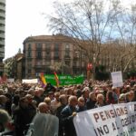 Sortida de la marxa a Plaça Urquinaona amb milers de manifestants foto: CCOO Aj Badalona