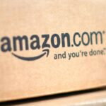 Una caixa de productes de la multinacional del comerç online Amazon