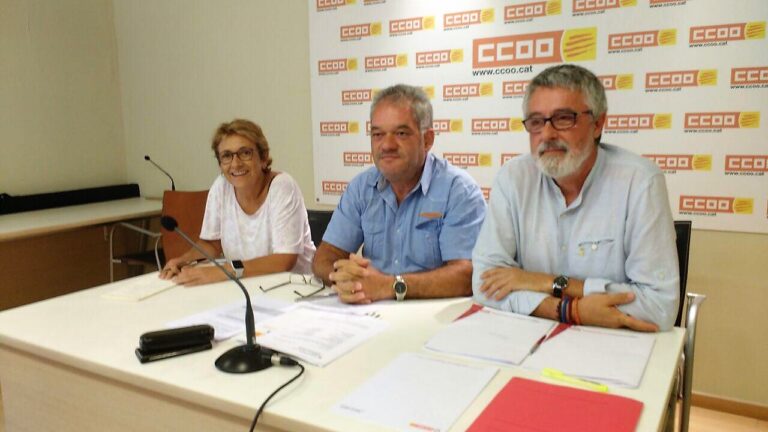 Carme Martínez, Josep Antoni Hernández i Jesús Ribera durant la presentació de l'acor contra les falses cooperatives carnies foto: Tomeu Ferrer