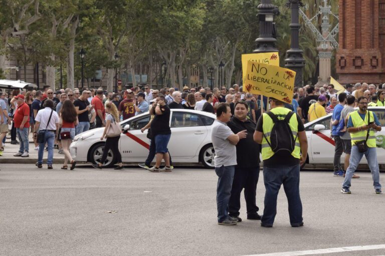 El sector del taxi és un dels que té més treballadors autònoms: i.Stock