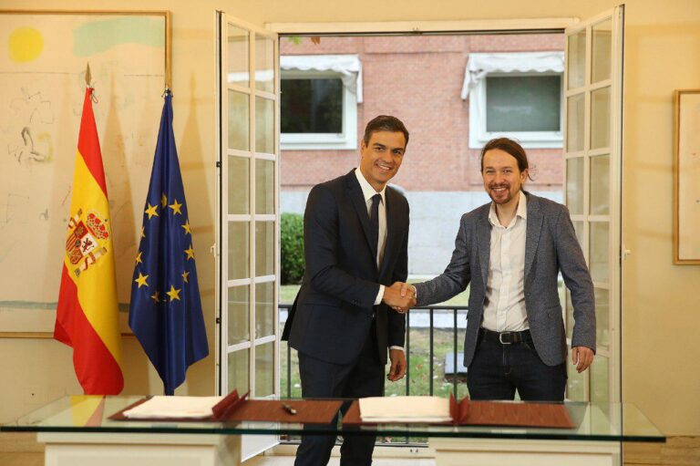 Sánchez i Iglesias en el moment d'anunciar l'acord Pool Moncloa/Fernando Calvo