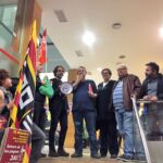 Delegats de la funció pública de CCOO tancats a la seu de Polítiques Públiques foto: CCOO