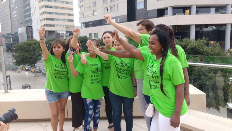 Kellys de Barcelona celebrant la creació de la secció sindical de l'Hotel Barcelona Hilton foto: Tomeu Ferrerr