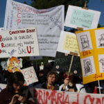 Concentració de sanitaris a les portes del Parlament foto: Carla Benito