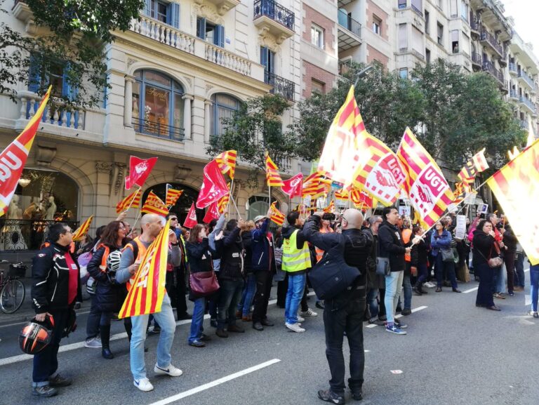 Concentració dels treballadors de la sanitat privada davant de la patronal ACE foto: UGT