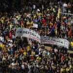 Una concentració d'ensenyants en una vaga contra l'ex ministre Wert foto Edu Bayer
