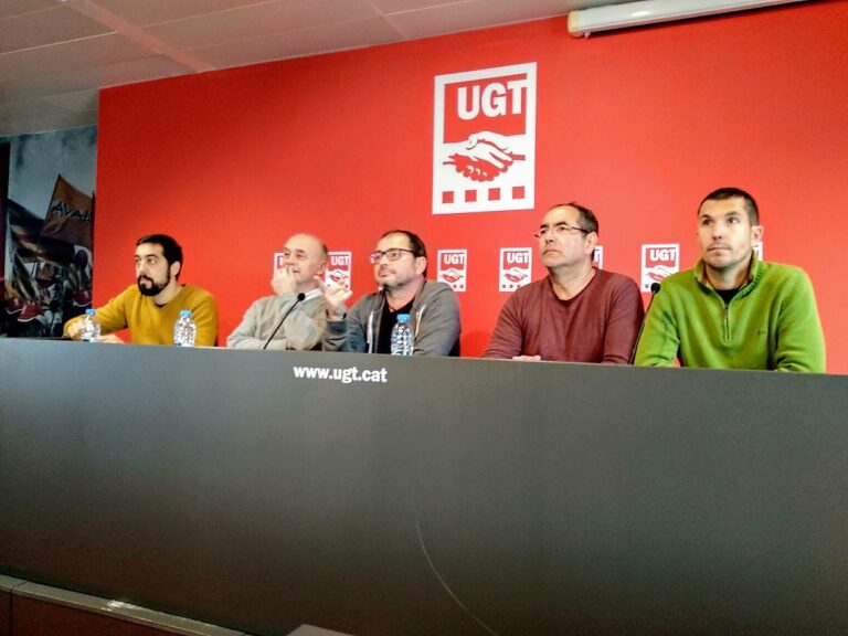 Representants de tots els sindicats de bombers en una foto d'arxiu foto: Tomeu Ferrer