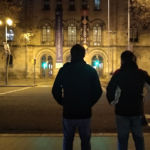 Els dos estudiants denunciants davant la seu històrica de la UB foto: Tomeu Ferrer