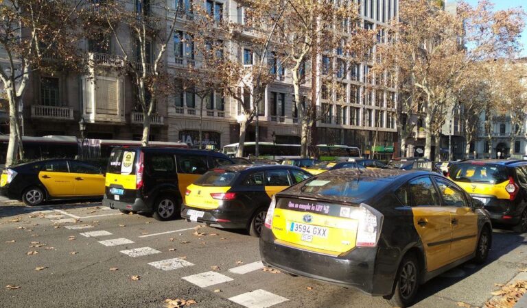 La protesta dels taxistes va bloquejar el centre de Barcelona fa dos estius foto: Tomeu Ferrer