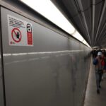 Etiquetes que alerten d'aparició d'amiant foto: CGT metro
