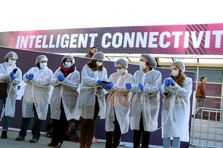 Acció de protesta de Setem al MWC de Barcelona foto Victòria Oliveres