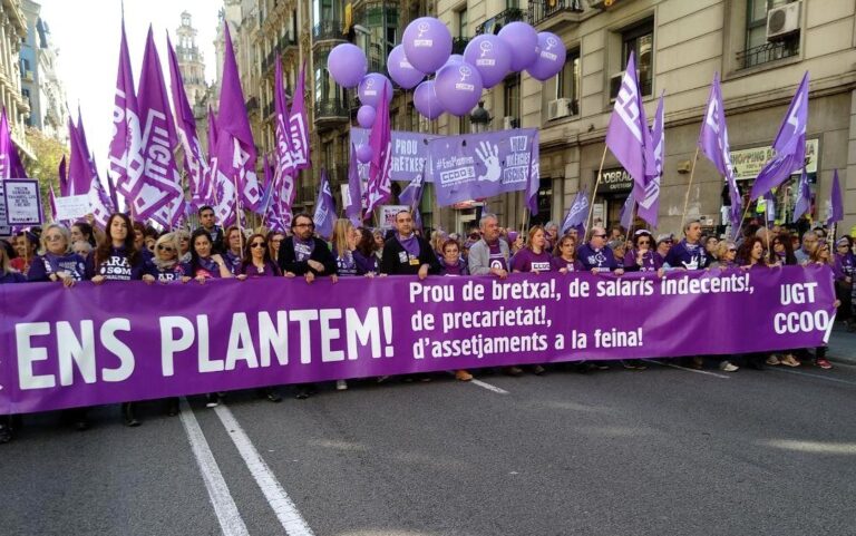 Capçalera dels sindicats ccOO i UGT al 8 de març a Barcelona foto: Tomeu Ferrer