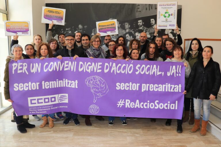 Imatge d'una concentració de treballadors d'unn centre d'Acció Social foto: CCOO