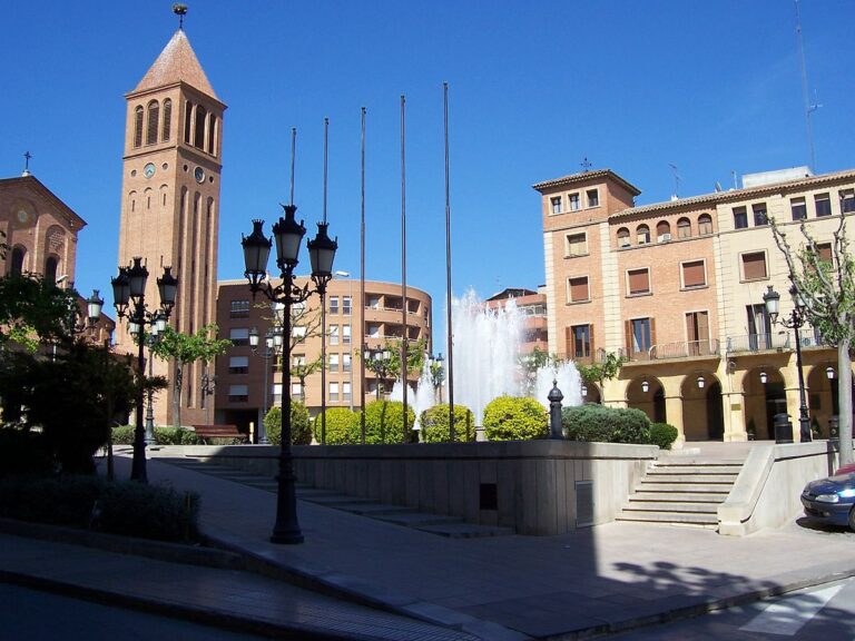 Plaça Ajuntament de Mollerussa, font: Ivan Miró Wikipèdia