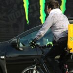 Repartidor de Glovo foto Istock