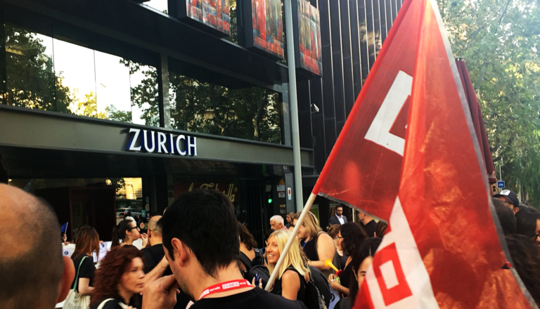 Concentració dels treballadors de Serviaide a les portes del grup assegurador Zurich foto: CCOO