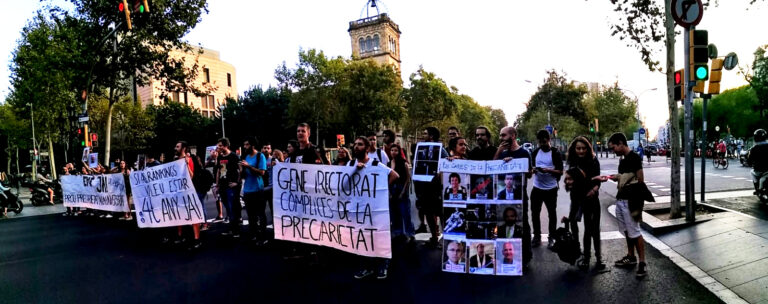 Protesta contra la precarietat dels estudiants de la UB de Barcelona a Gran Via foto: @lluitaub