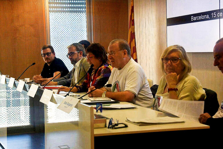 Foto de la firma de la Renda Garantida, amb la consellera Dolors Bassa foto: Tomeu Ferrer