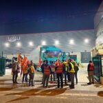 Un piquet de vaguistes davant la seu d'Amazon foto: CCOO