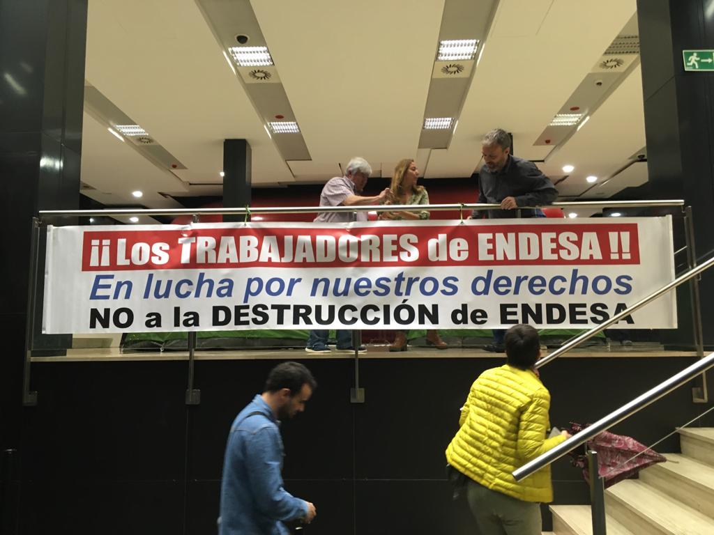 Els treballadors d'Endesa deixen clar en la pancarta les seves demandes, foto: CCOO