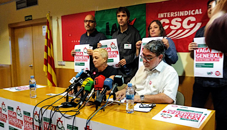 Assumpta Barbens (IAC) i Carles Sastre I-CSC presenten la vaga del 18 d'octubre foto: Tomeu Ferrer