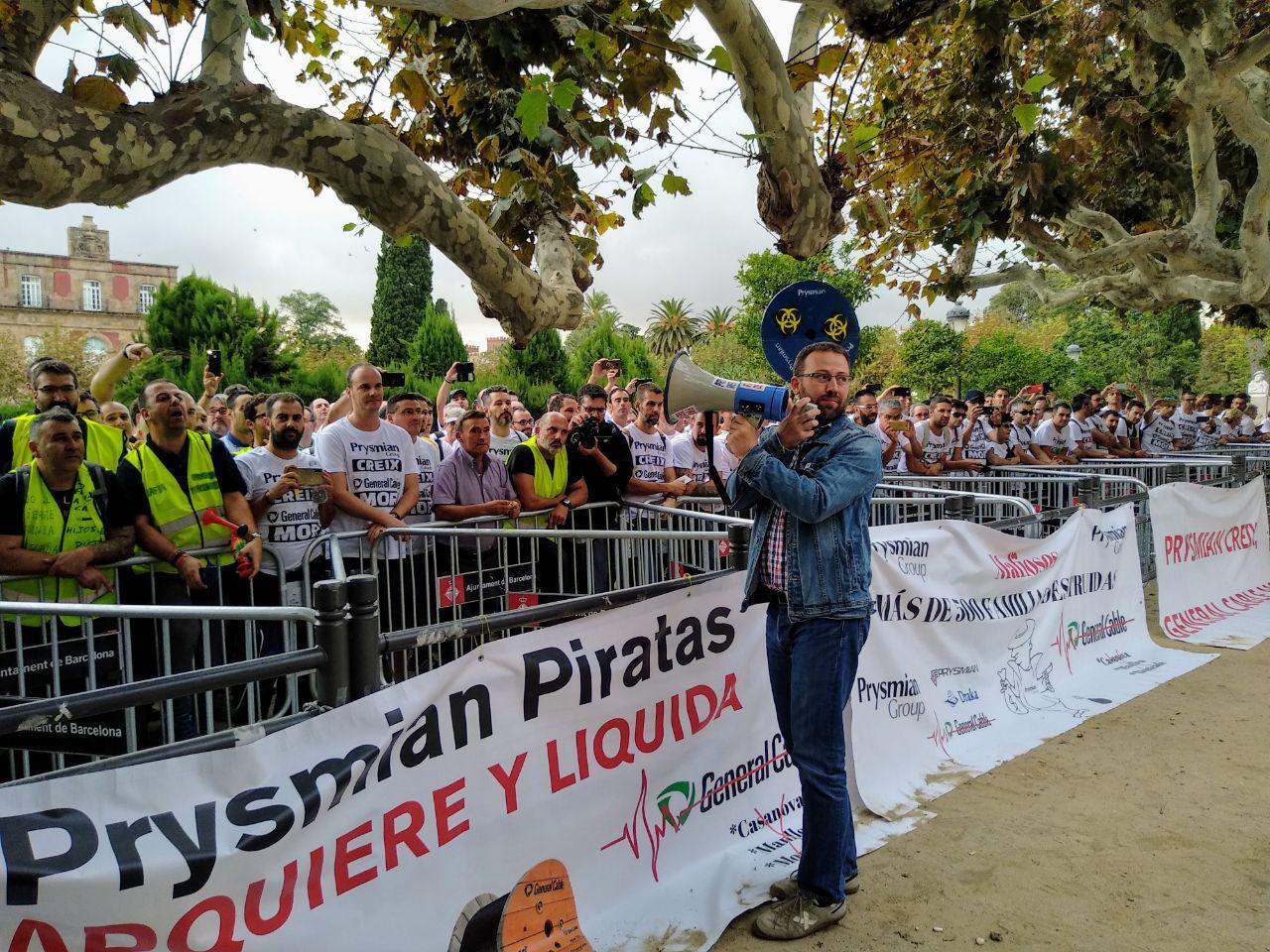 Vidal Aragonès es dirigeix als manifestants i els recomana unitat foto Tomeu Ferrer