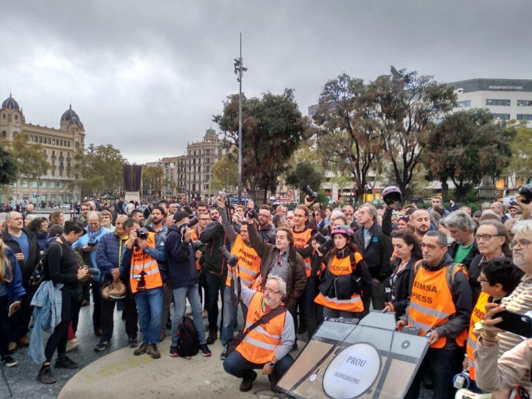 Concentració d'informació contra les agressions als i les periodistes foto: Tomeu Ferrer