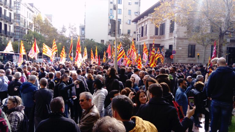 Concentració davant la delegació del Govern central a Barcelona: foto CCOO