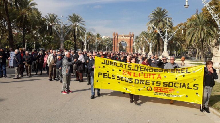 Veterans d'Endesa en la protesta setmanal pel subministre d'electricitat foto: CCOO