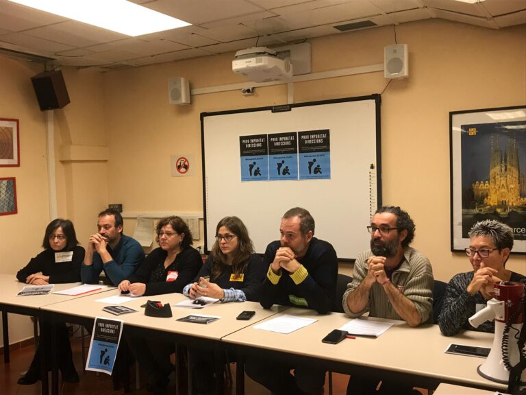 Roda de premsa dels representants sindicals d'Educació al Baix Llobregat