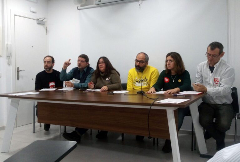 Representants de sis sindicats de docents en la roda de premsa sobre la formació professional foto: VS