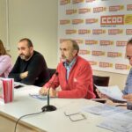Ana Martinez, responsable de la dona de la federació de pensionistes, Javier Pacheco, Julián Gutiérrez secretari estatal de pensionistes de CCOO, i Miquel Lluch, secretari dels pensionistes de CCOO Catalunya foto Tomeu Ferrer