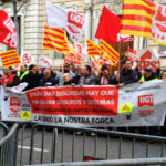 Capçalera de la concentració de treballadors de seguretat davant la Delegació del Govern espanyol a Barcelona foto: Tomeu Ferrer