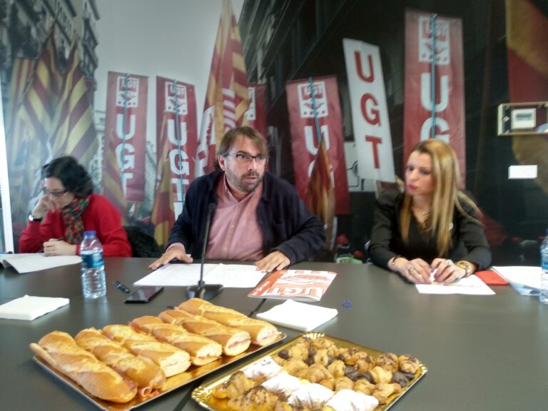 Camil Ros, secretari general de la UGT de Catalunya, junt amb Núria Gilgado, secretària de política sindical en l'esmorzar informatiu foto Tomeu Ferrer