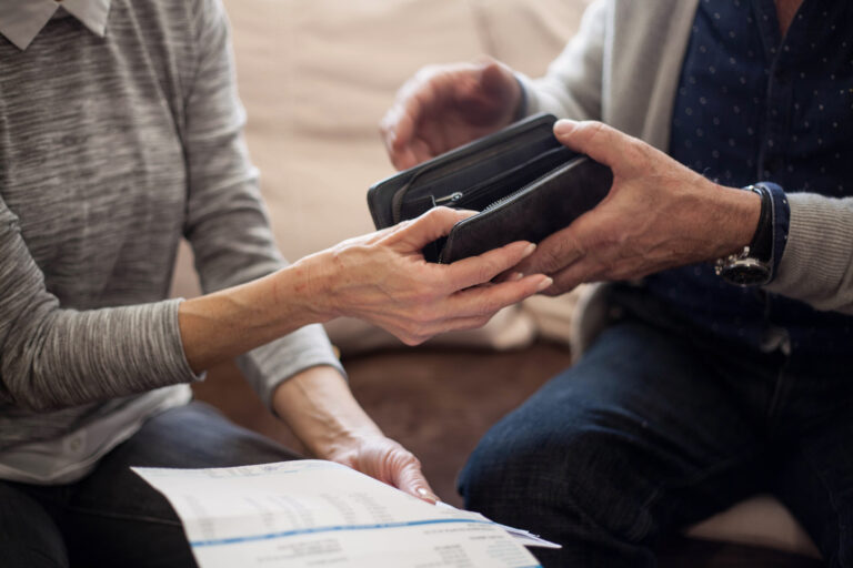 Les ajudes socials gairebé no milloren la situació dels treballadors estrangers foto: IStock EllenaZ