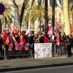 Concentració de treballadors i doctorands davant del TSJC foto @docslluita
