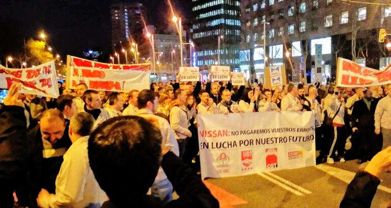 Els treballadors de Nissan van endegar la protesta tallant La Diagonal de Barcelona foto: Tomeu Ferrer