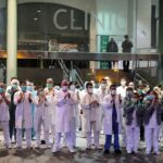 Sanitaris de l'Hospital Clínic agraeixen el suport de la ciutadania foto/Pol Rius
