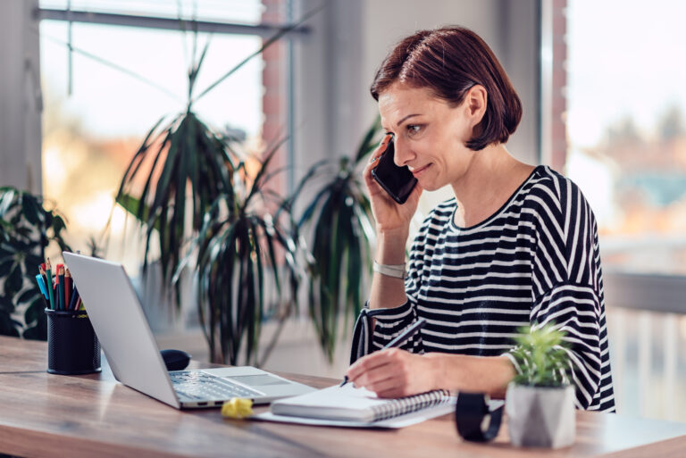 Les dones consideren que dediquen més esforç al teletreball que els homes / iStock