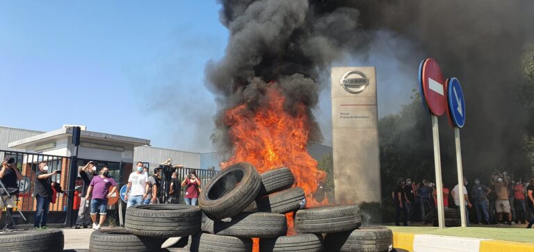 L'encesa de barricades augura protestes dures contra el tancament de Nissan foto: JCC