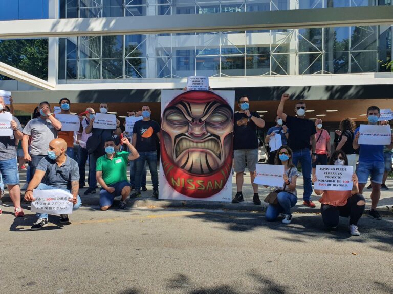 Concentració treballadors de Nissan davant del consolat del Japó a Barcelona foto: comitès empresa Nissan