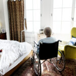 Una anciana en una residència foto: IStock Rawpixel