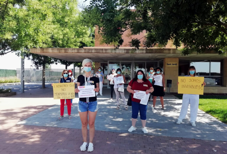 Treballadores de la neteja reclamen que el seu esforç no sigui invisible per a la Generalitat foto: CCOO