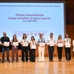 Celia López, tercera per la dreta, a l'acte de lliurament dels guardons | Departament d'Educació i FP
