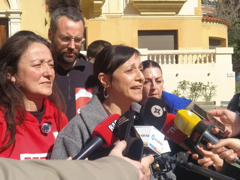 ActualitatEls sindicats veuen insuficient la proposta d’augment salarial d’Educació Els sindicats docents atenen els mitjans després de la reunió de la Mesa Sectorial | A.B.