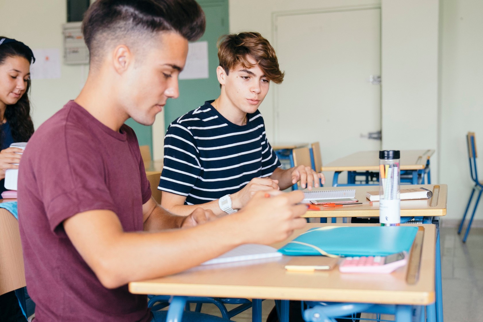 L'educació obligatòria hauria de garantir continuïtat formativa real, amb itineraris permeables i flexibles. | Foto: Freepik.