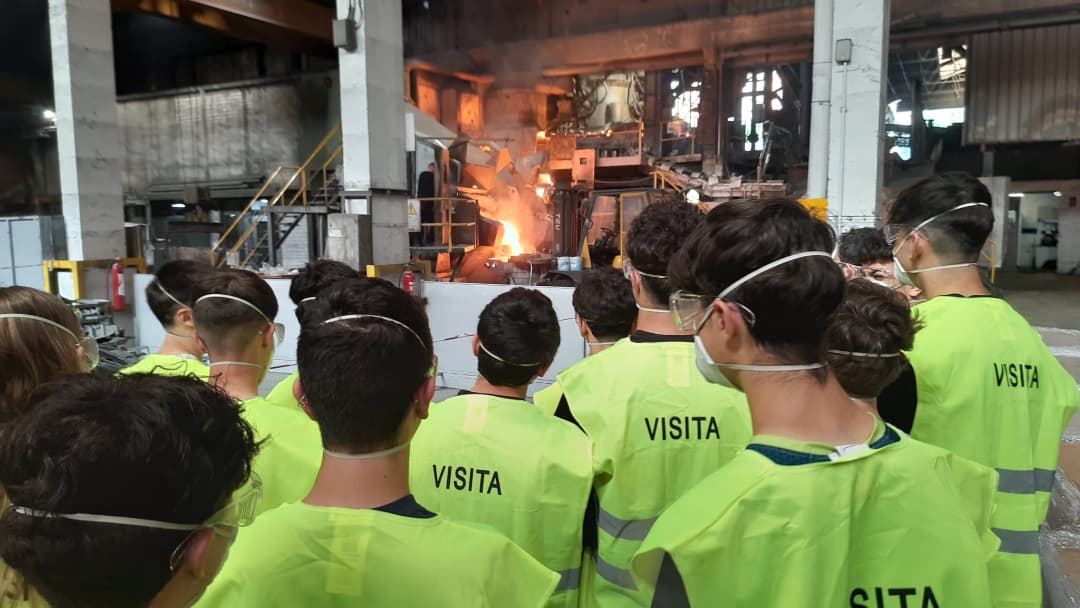 Visita d'un institut a l'empresa industrial Funosa. | Foto: Institut Pere Vives.
